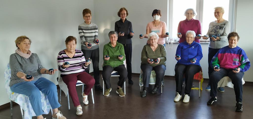  Sitzgymnastik-Gruppe 2 mit Handtrainer 
