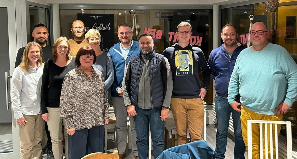 Der neue Vorstand des CDU-Ortsverbands Lindenholzhausen, von links nach rechts: Carina Schneider, Selcuk Kaya, Diana Marijanovic, Dominik Schmitt, Barbara Bäcker, Alena Fuhrmann, Dr. Christopher Dietz, Hüseyin Kaya, Tobias Lassmann, Markus Knoth, Uwe Scheuermann (es fehlt Andreas Koch).