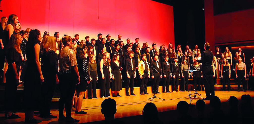  Der Landesjugendchor "Voices" aus Vorarlberg, Österreich, wird unter der Leitung von Paul Burtscher mit rund 90 Sängerinnen und Sängern an verschieden Wettbewerben teilnehmen und auch das Sonderkonzert "Sakrale Chormusik" in der St. Jakobuskirche Lindenholzhausen, am Samstag, den 11.5. um 20.00 Uhr mitgestalten 