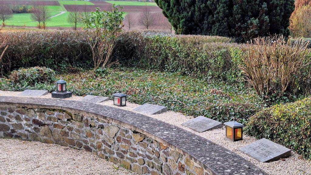 Mahnmal auf dem Friedhof Lindenholzhausen