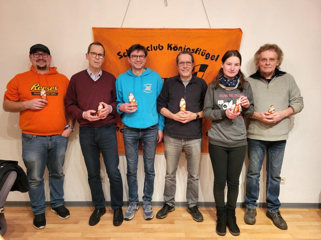  Die Sieger des Weihnachtsturniers: Philipp Schumacher, Gerd Fischer, Werner Stuhlmann, Rudi Schäferbarthold, Fiona Kossek, Wolfgang Weisser (v. l. n. r.). 