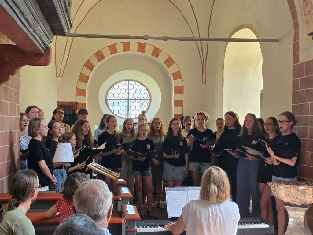 Young Harmonists und Vocal Girls singen beim Höfefest in Mensfelden
