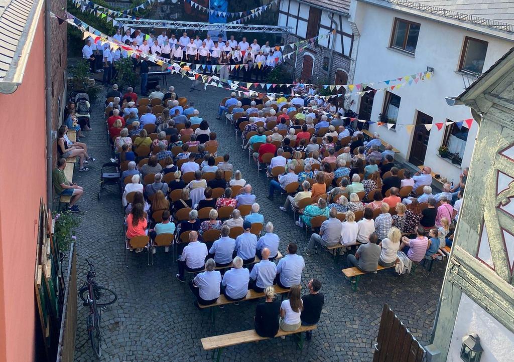 "Serenade im Hof" des Männerchors Cäcilia Lindenholzhausen
