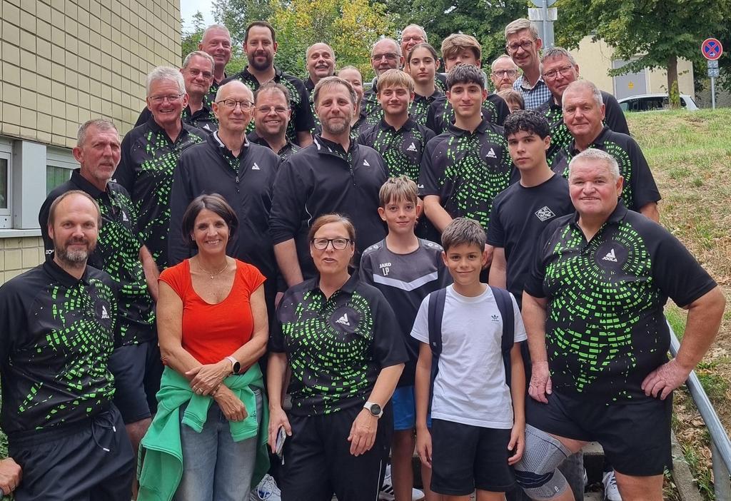 Vereinsfamilie des Tischtennisclub Lindenholzhausen e. V. im Jubiläumsjahr