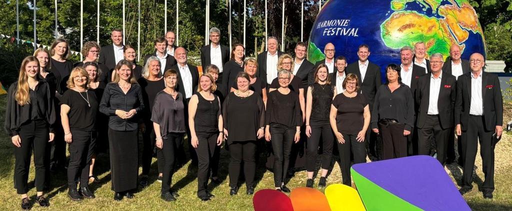 Das Ensemble Vocale Lindenholzhausen unter der Leitung von Andreas Jung beim HARMONIE FESTIVAL 2024