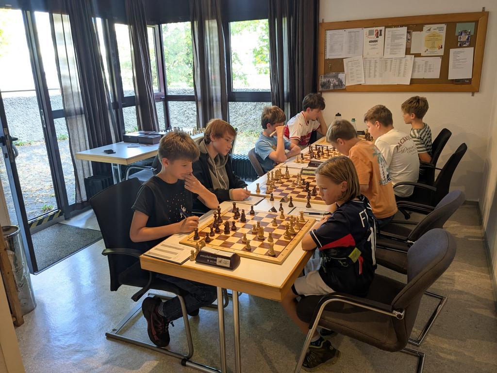 Wettkampf der 3. Mannschaft (rechts) gegen Diez 2 (links)