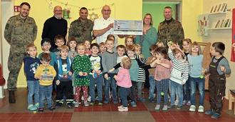 Onlinelesen - Bundeswehr unterstützt Kindergarten Wibbelstätz